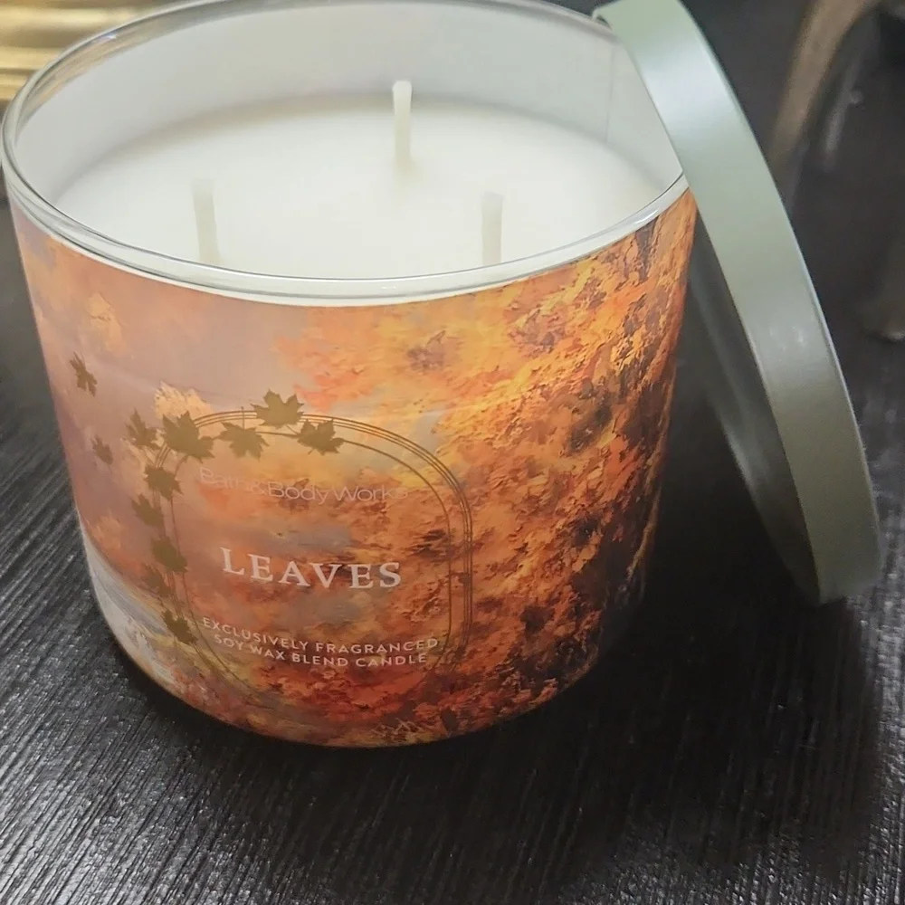 Bath & Body Works Leaves 3-wick Candle - Picture 3 of 3